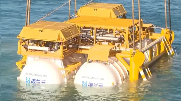 china-A-Data-Center-In-The-Ocean